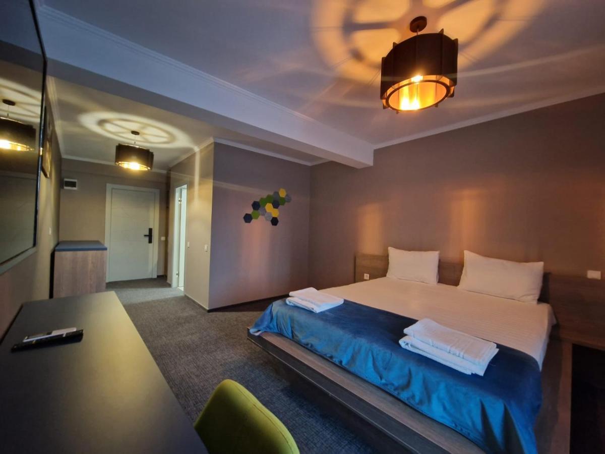Albert Hotel Roşu Buitenkant foto