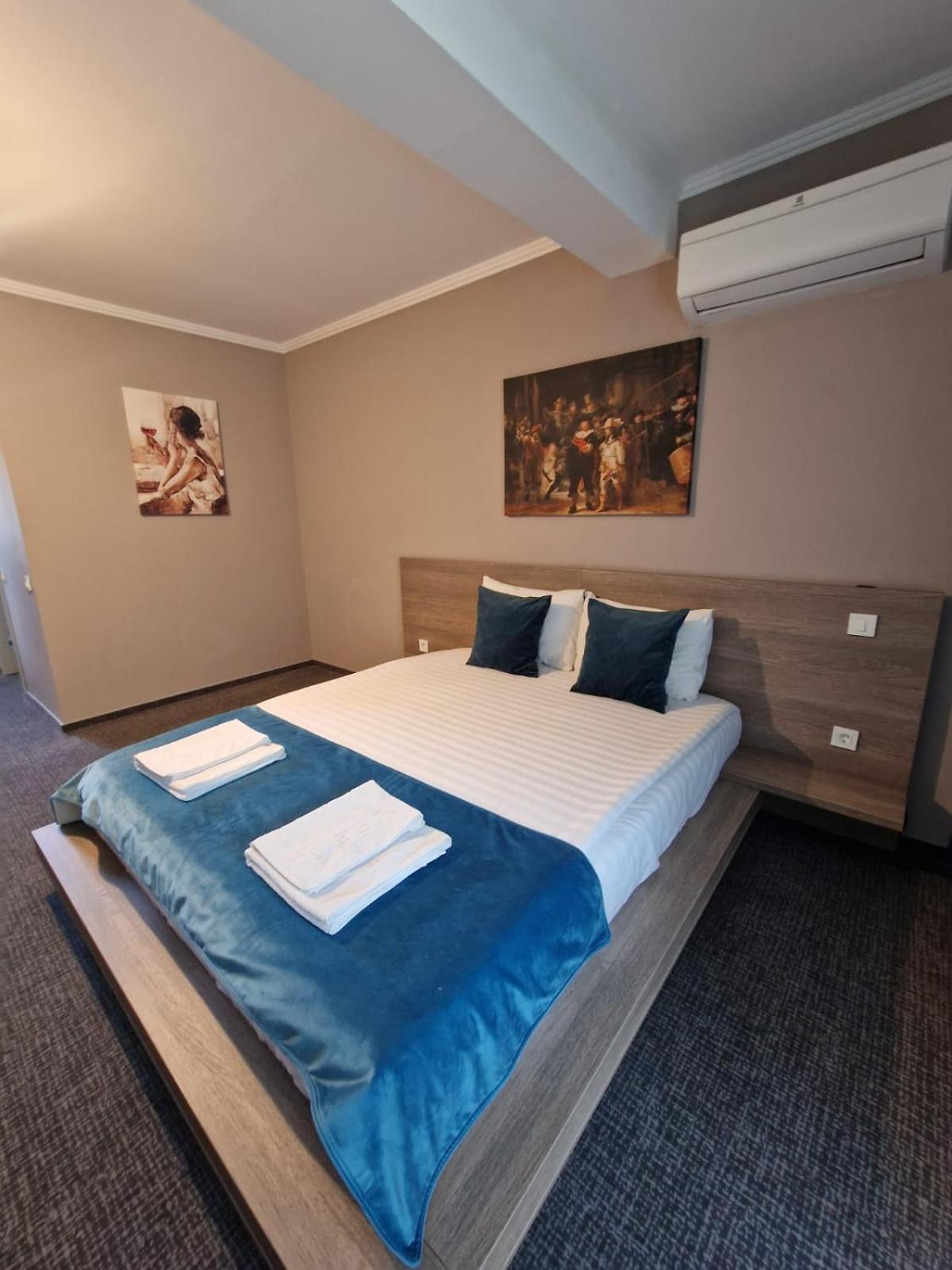 Albert Hotel Roşu Buitenkant foto