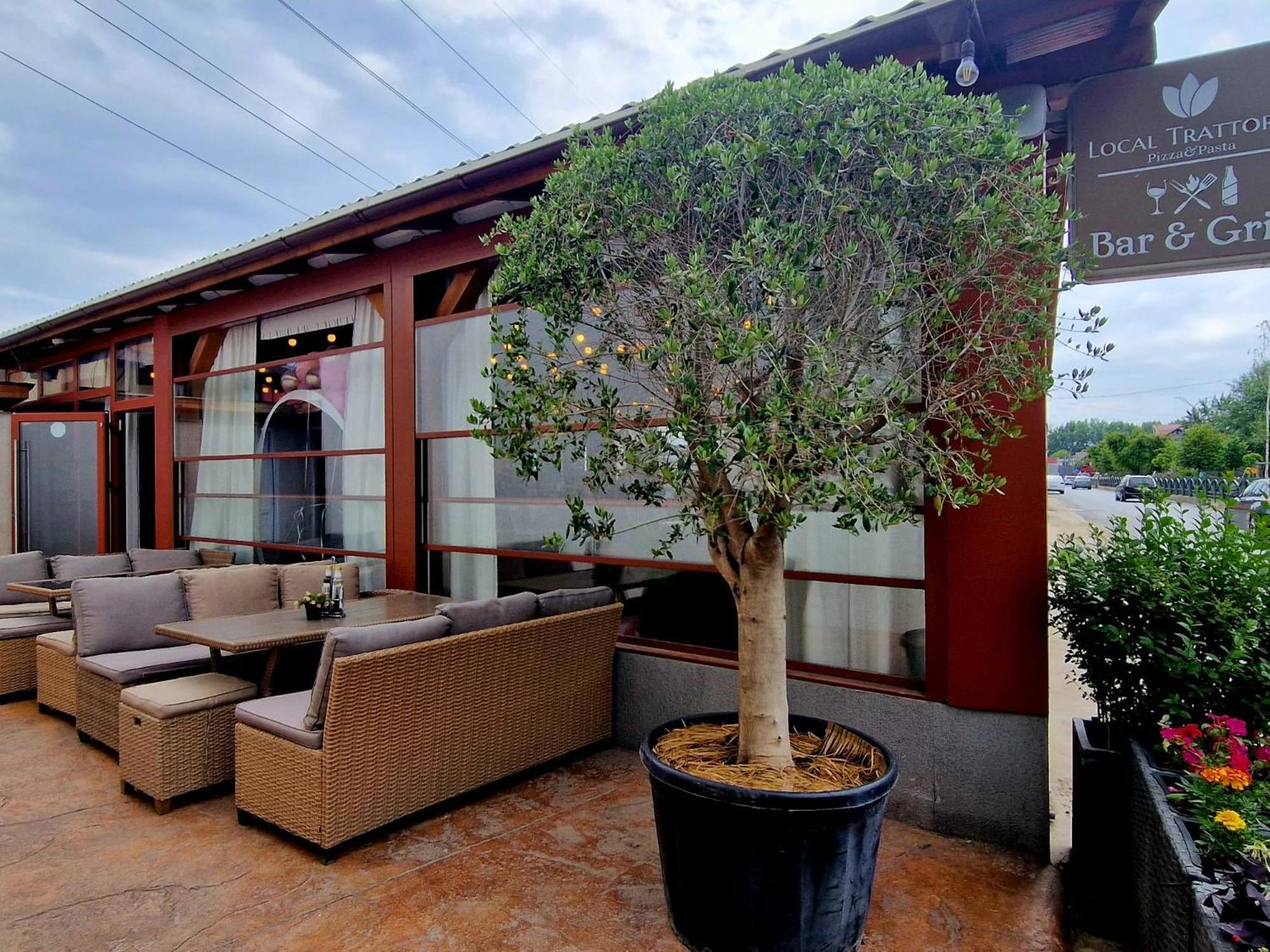 Albert Hotel Roşu Buitenkant foto